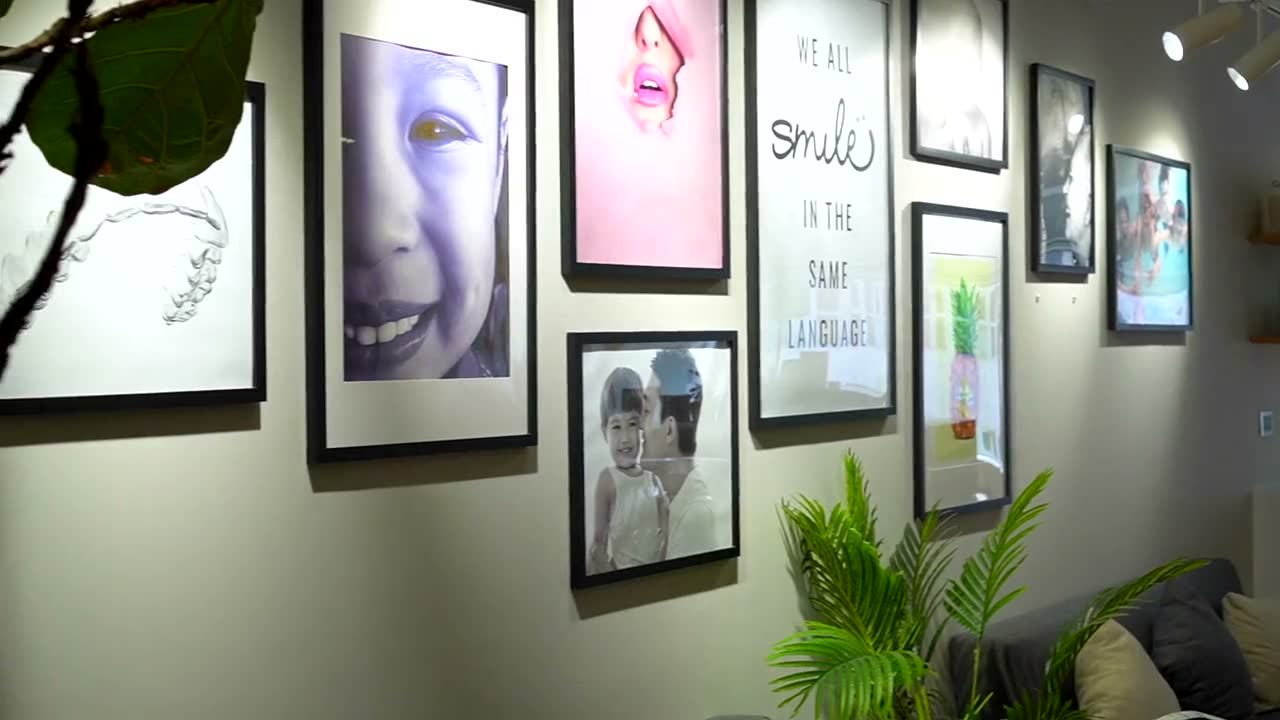 A 3D dental scan displayed on a monitor in a practice.